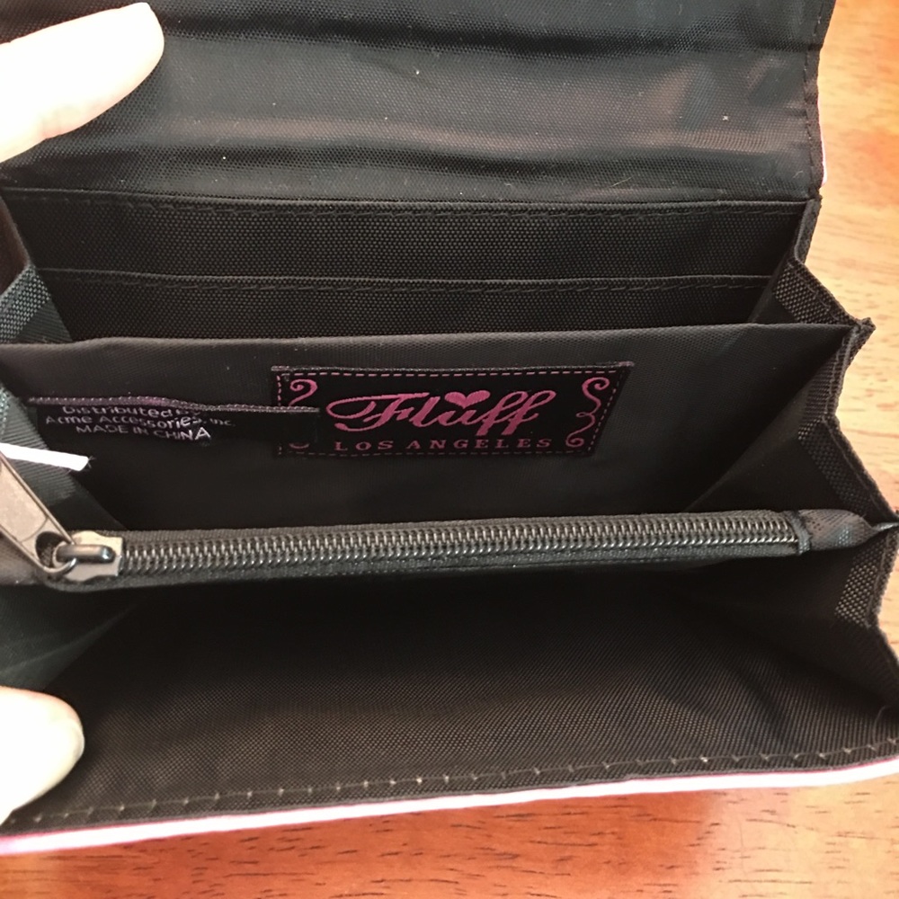 Fluff 🍒 Pie Wallet - Picture 3 of 4